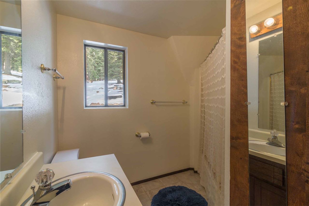 12784 Falcon Point Pl