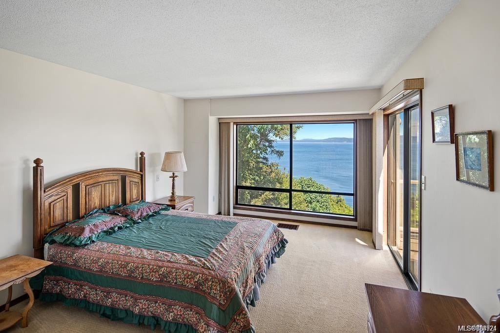 2270 Arbutus Rd