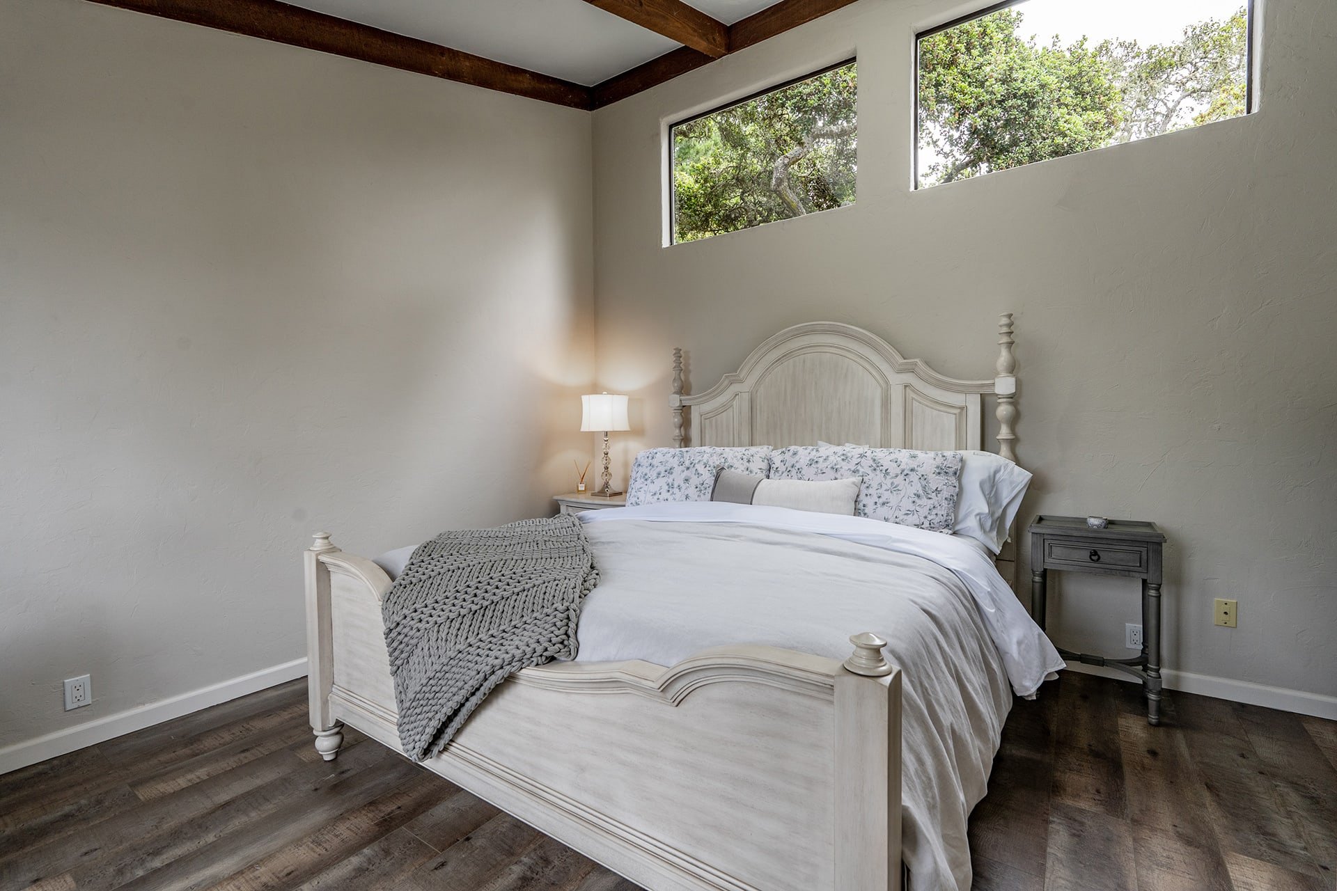 Grey Goose - Charming Downtown Carmel Cottage