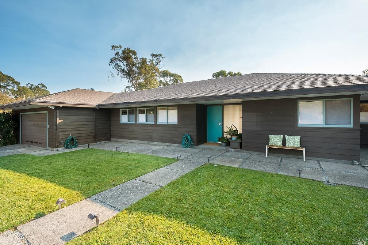 3 Crown Point Rd