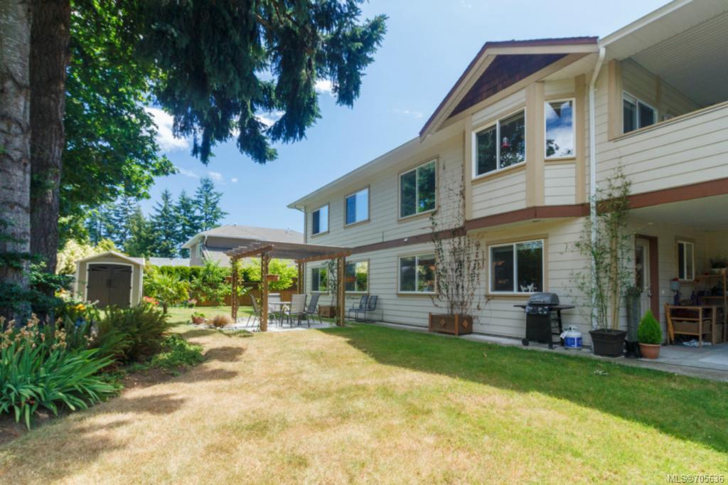 744 Claremont Ave, Saanich