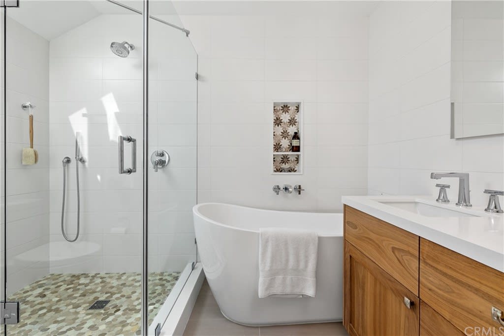 501 Herondo Street, Unit 74