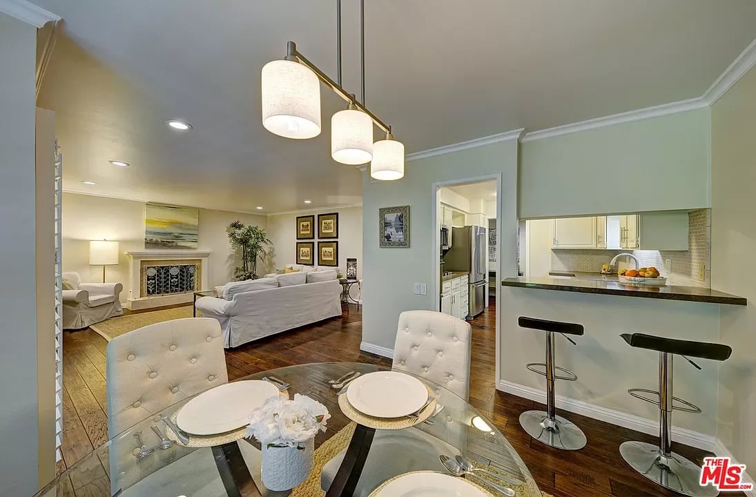 1888 Greenfield Ave #202