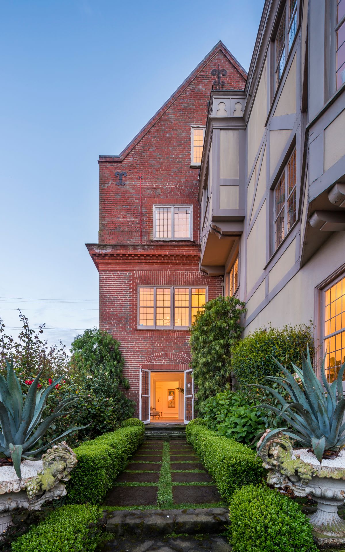 Legendary Pacific Heights Residence