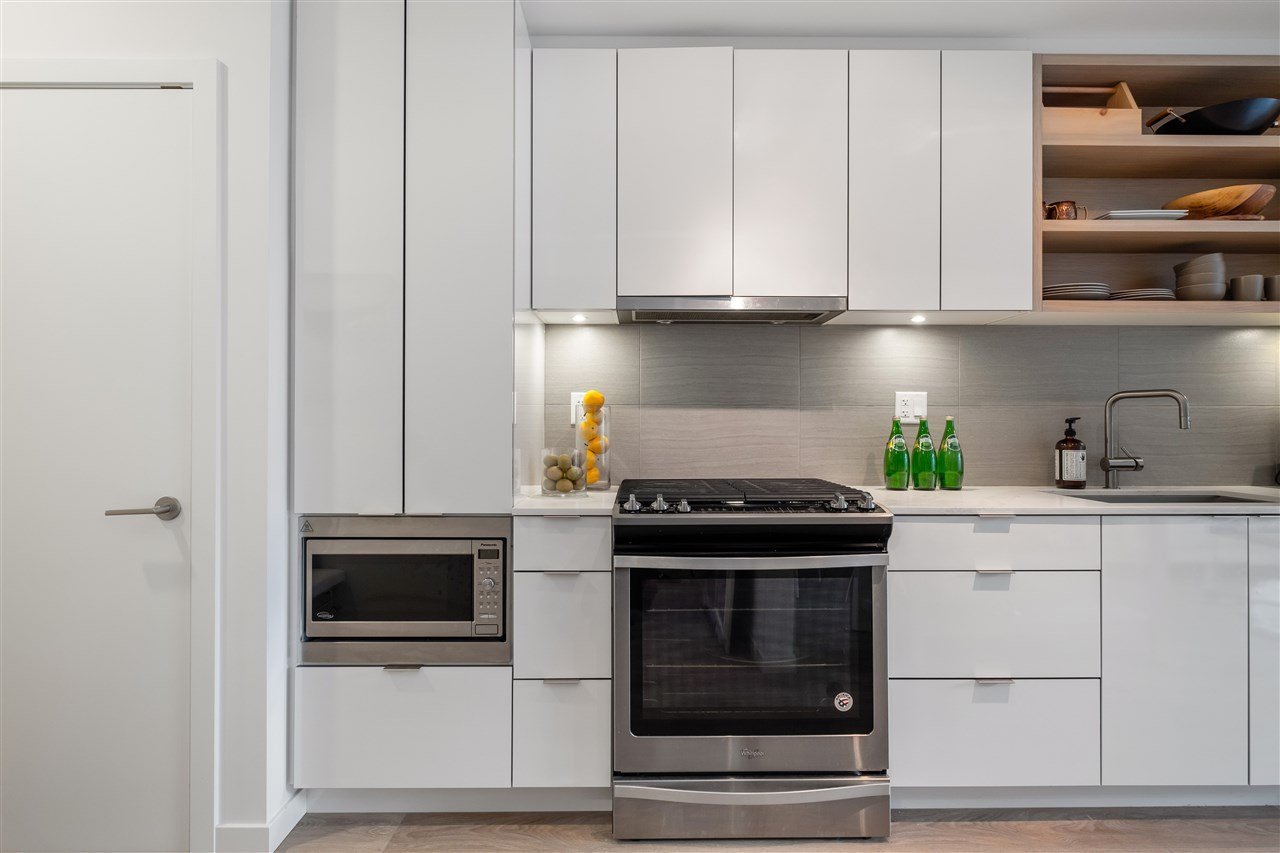 209-725 Marine Dr