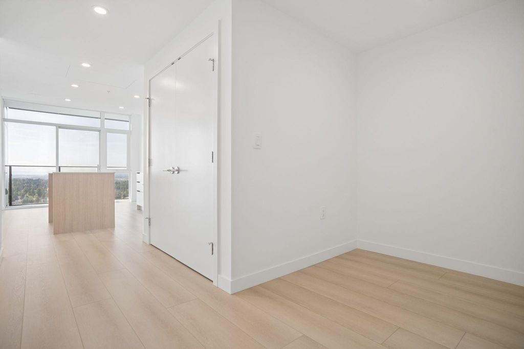 13573 98a Avenue 2305, Surrey