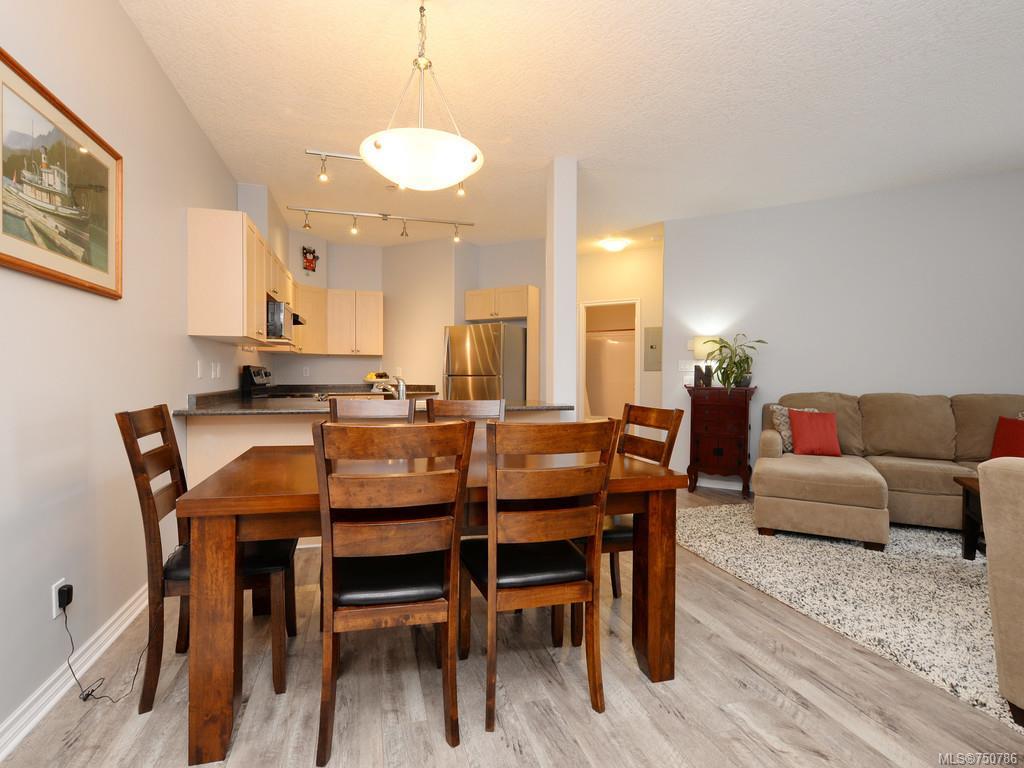 301-893 Hockley Ave