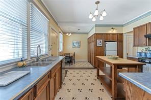 1636 Hollywood Cres