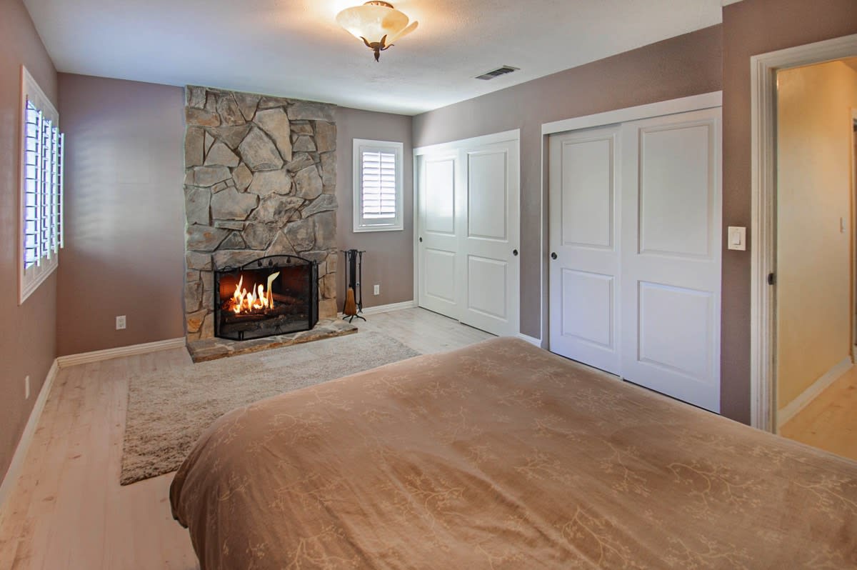 5730 Gentry Ave Valley Village, CA