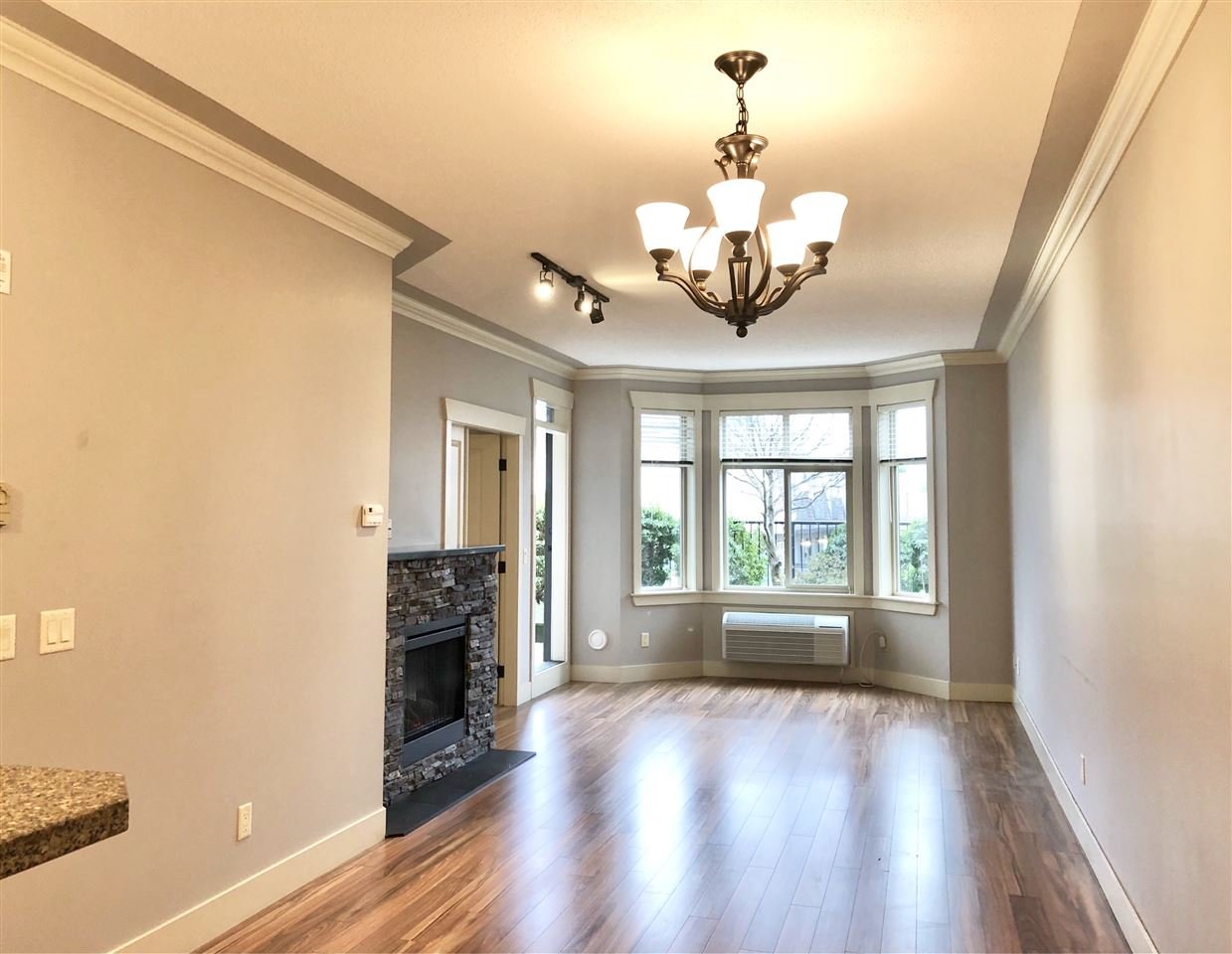 105-45893 Chesterfield Ave