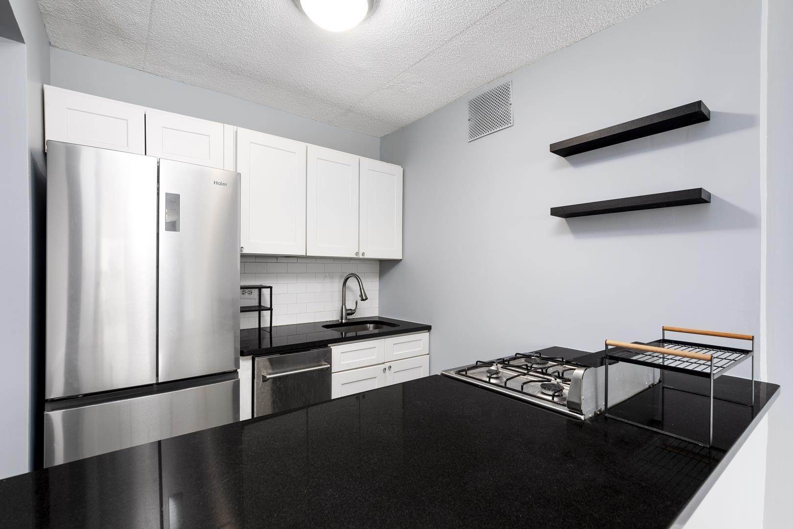 300 Rector Place, Apt 4M