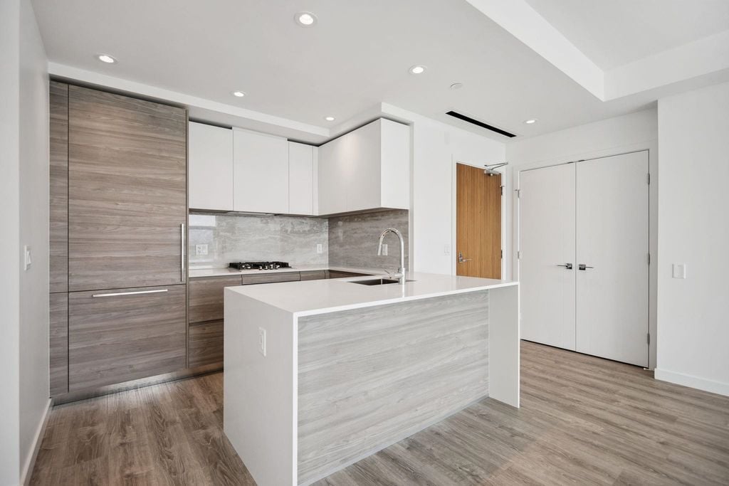 660 Quayside Drive 2401, New Westminster