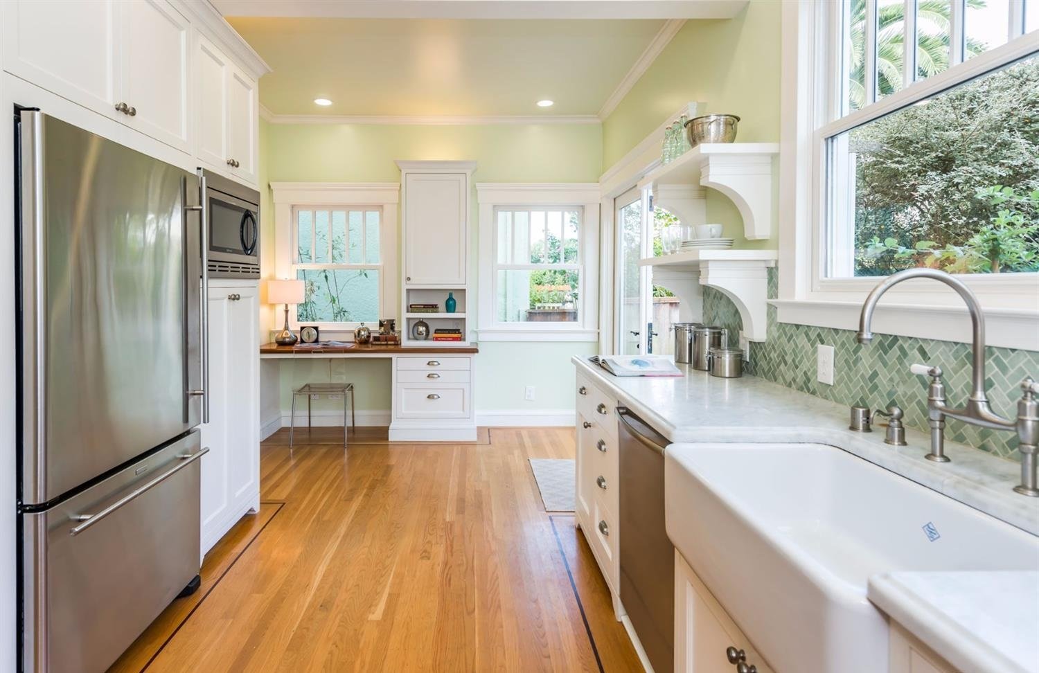32 Taraval St