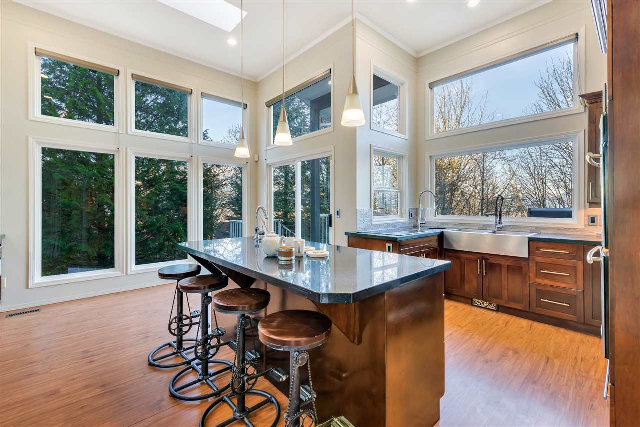 8673 Grand View Dr