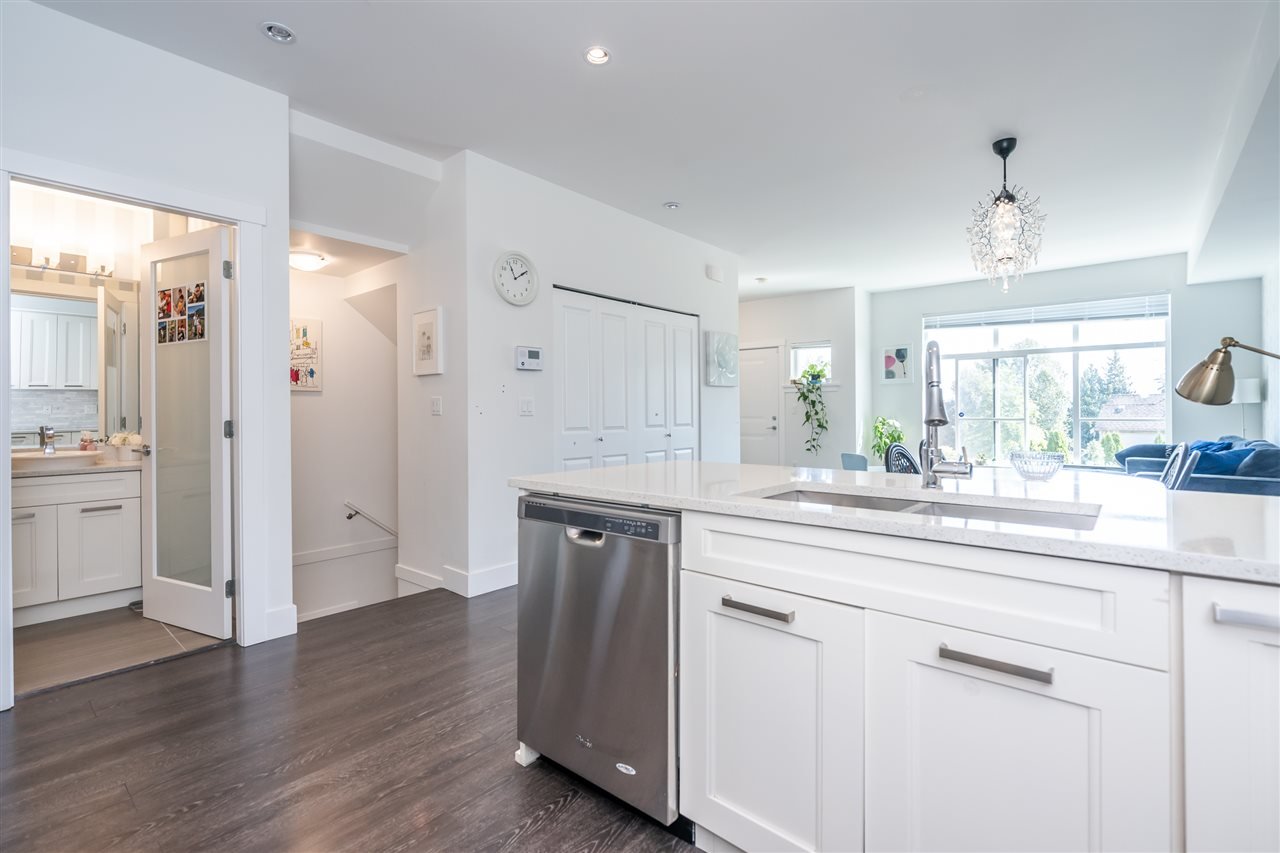 208-9987 E Barnston Dr