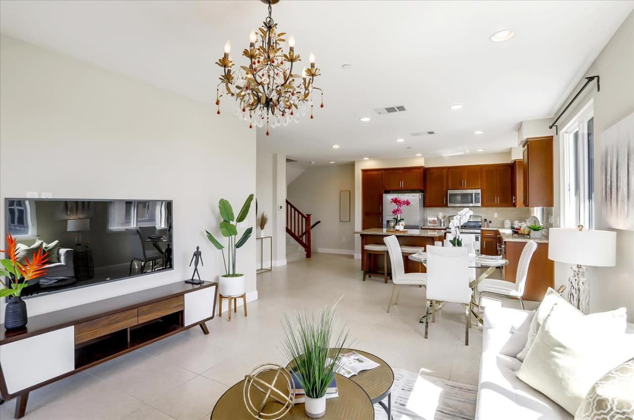 272 Currlin Cir