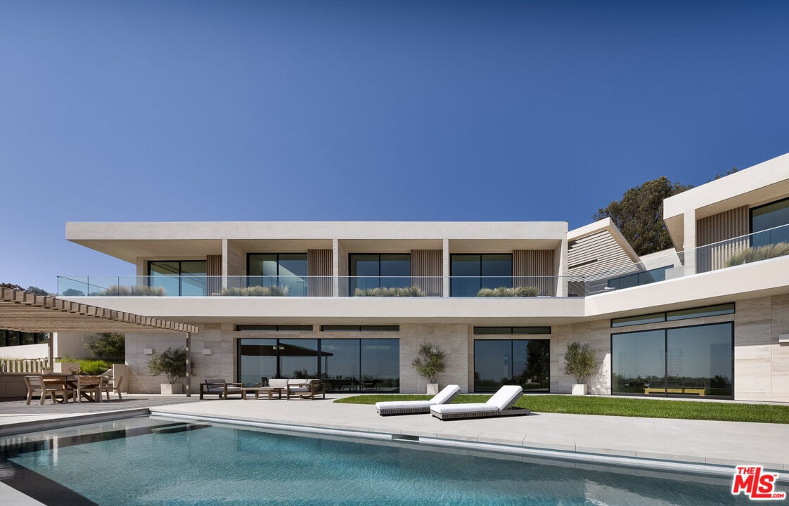 Retreat Estate
