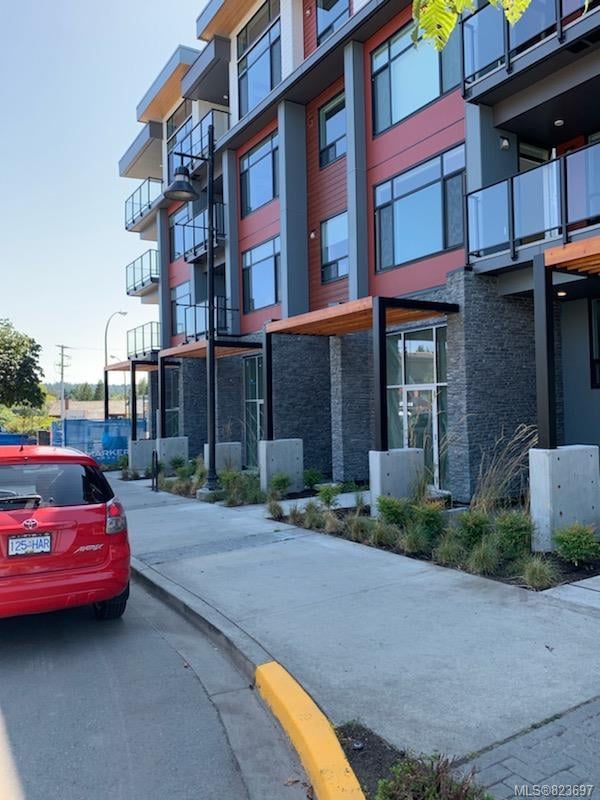 208-7162 W Saanich Rd