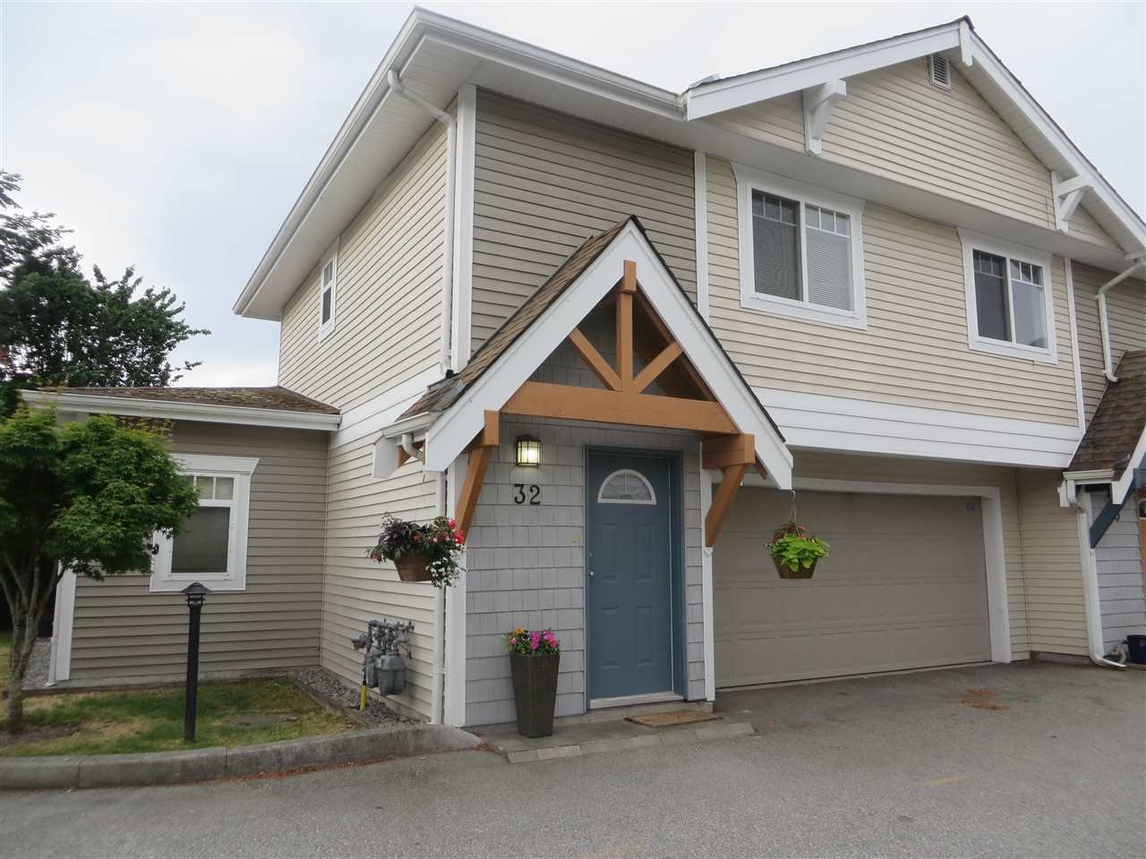 32-1821 Willow Cres