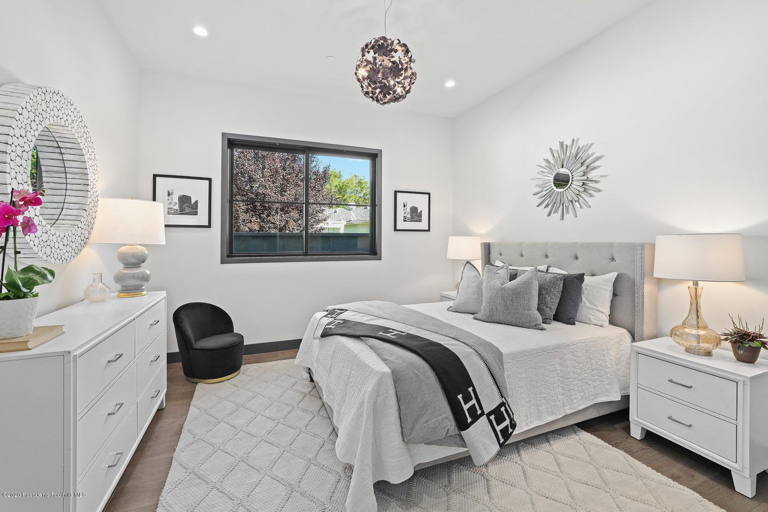 217 Lamour Dr