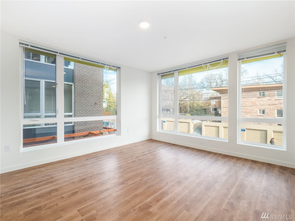121 12th Ave E, #300