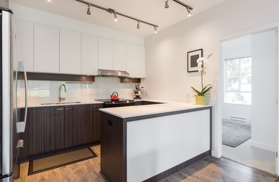 209-555 Foster Ave