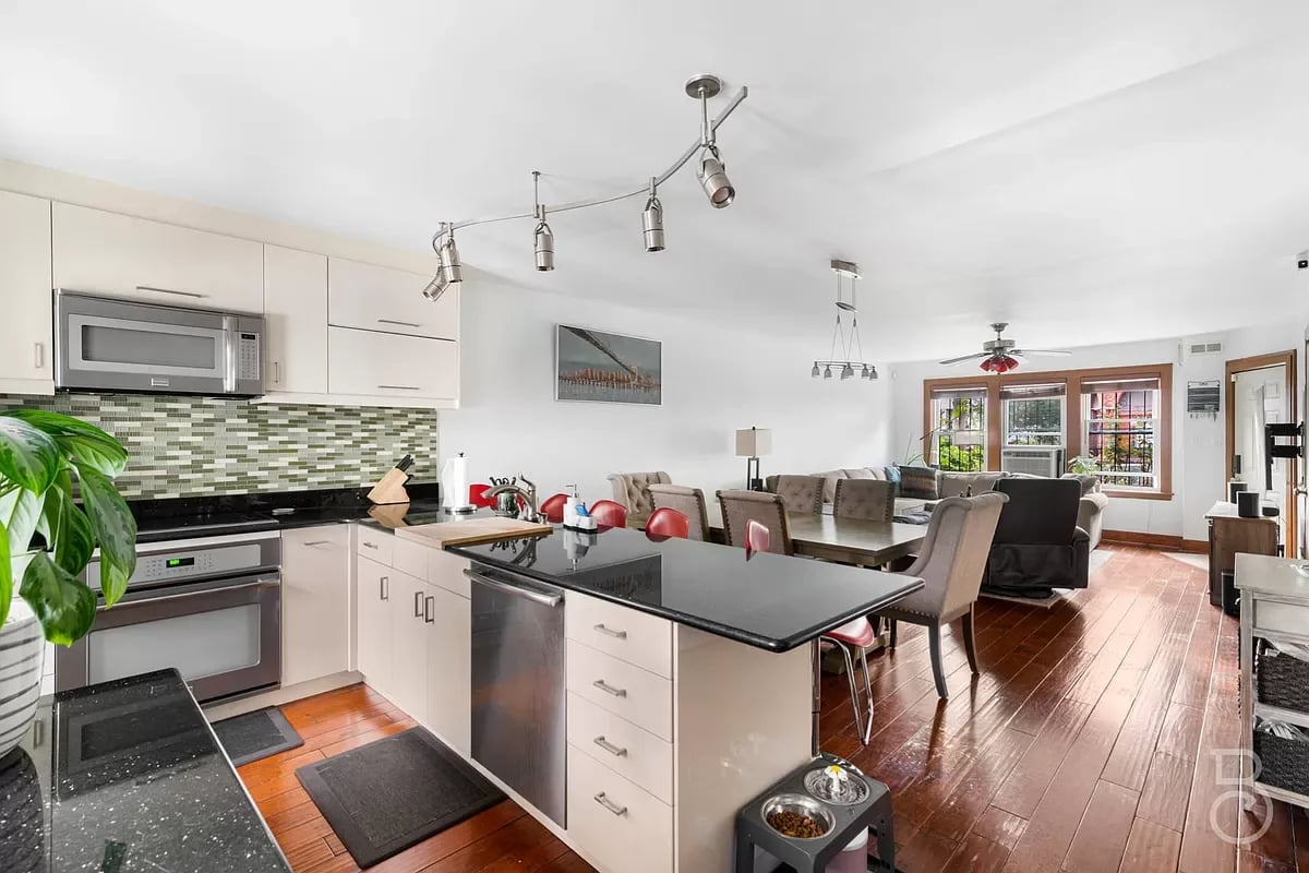 27-25 12TH ST