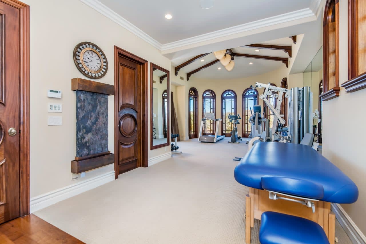 1233 Woodland Grove Ct, Calabasas Real Estate
