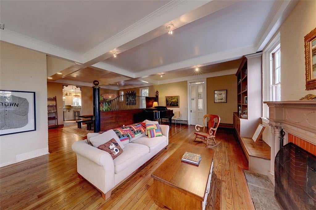 230 ARLINGTON AVE
