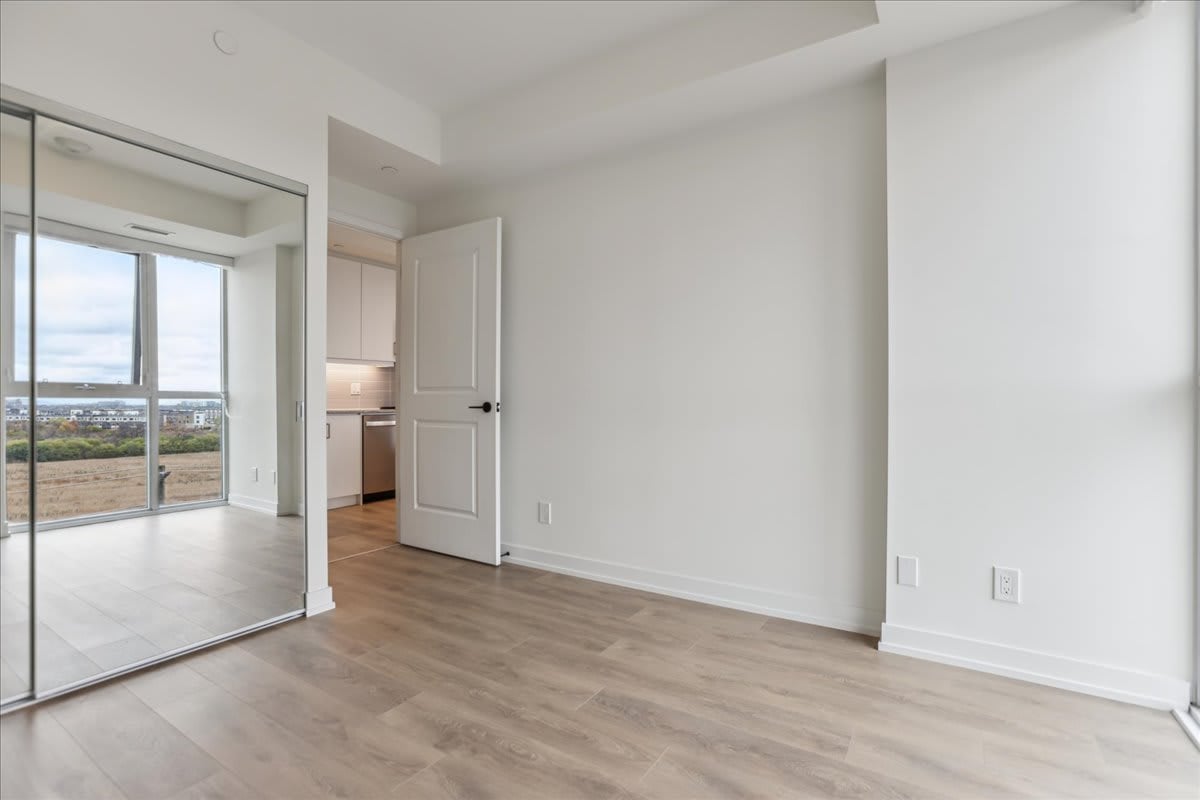 1 bed+ den in uptown core!