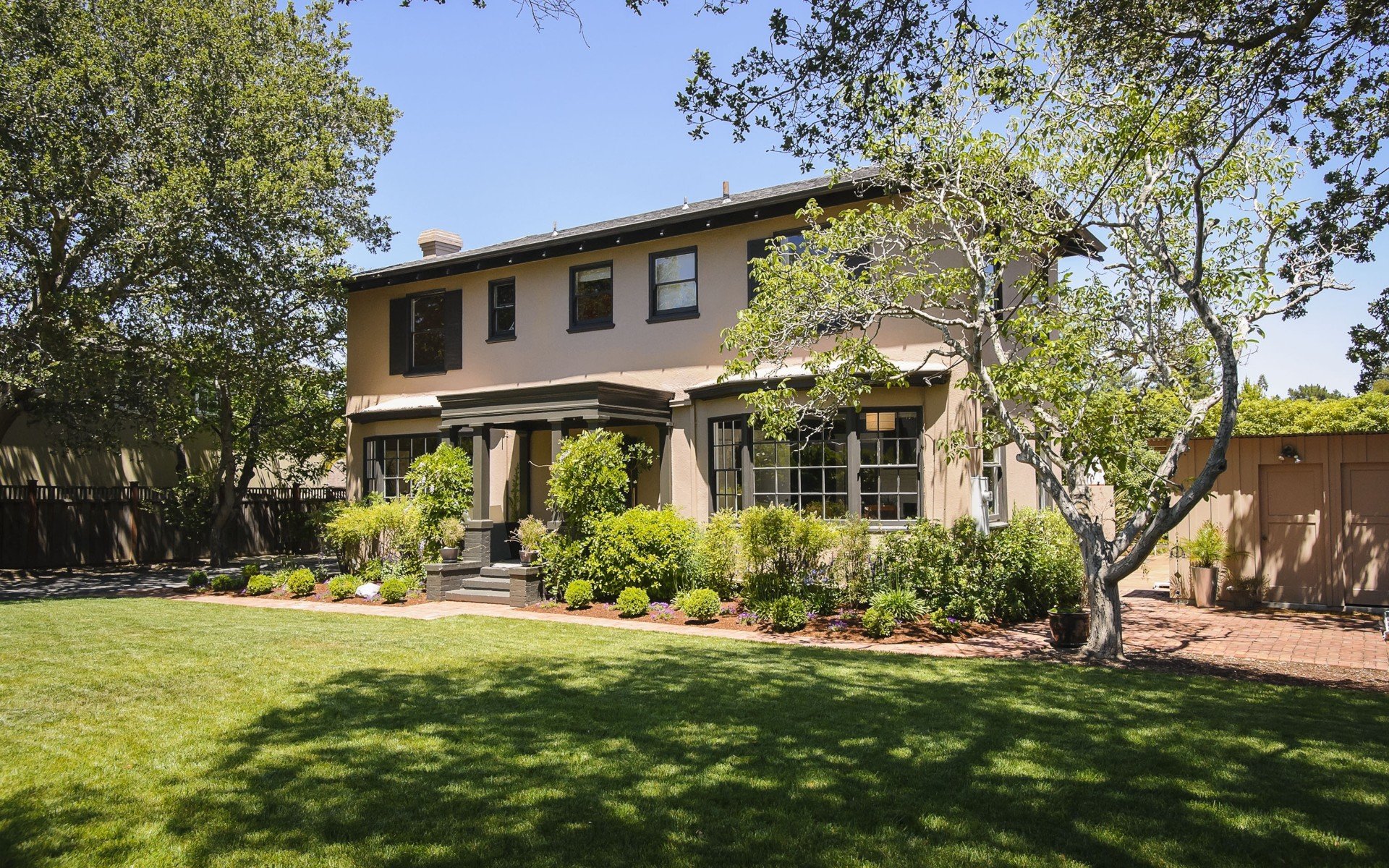 642 Costa Rica Avenue