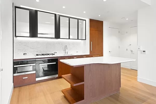 110 Charlton Street Unit: 10B
