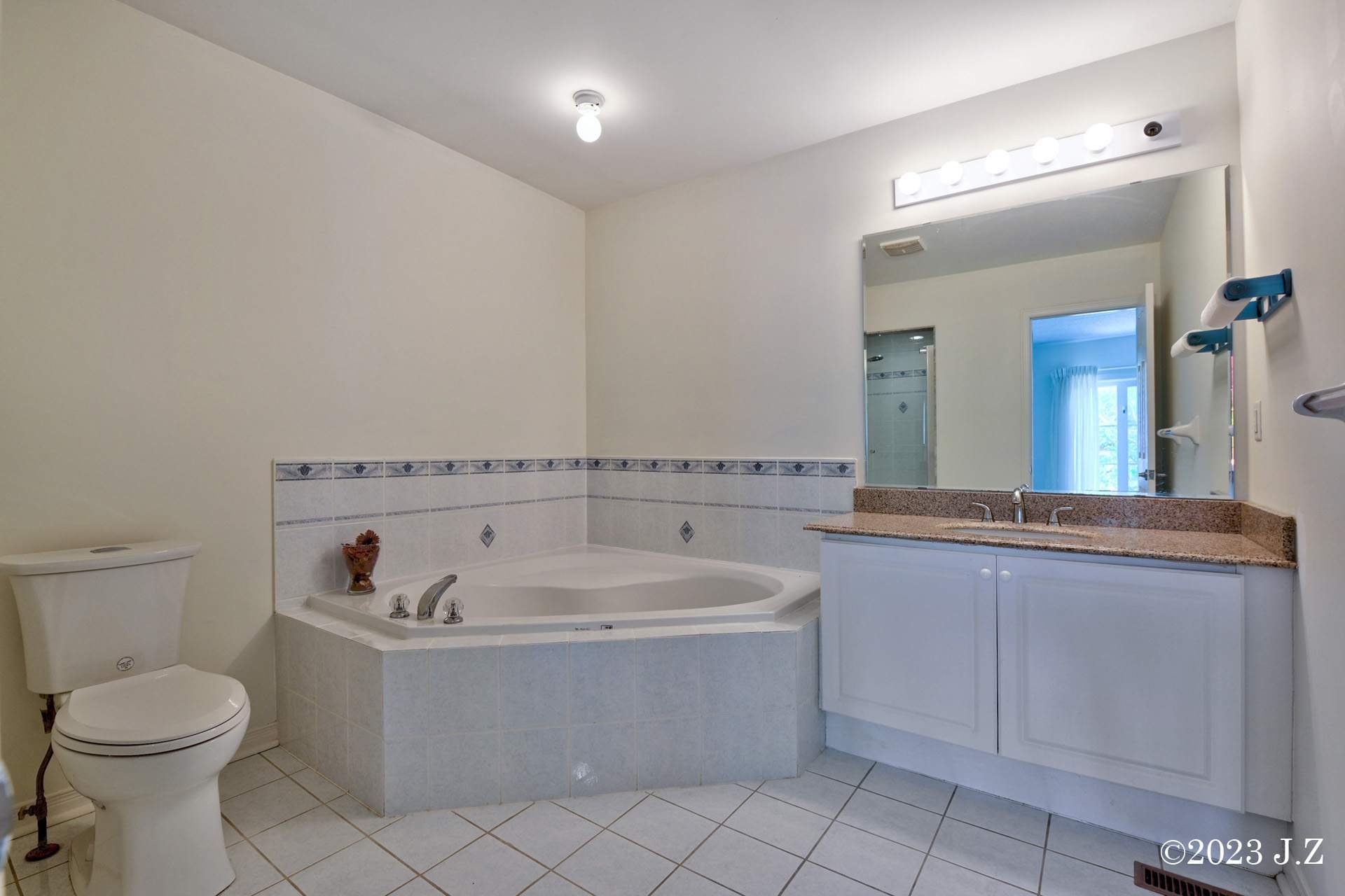 2 Waterton Cres
