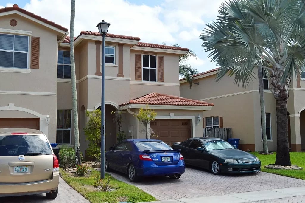 210 Riverwalk Cir