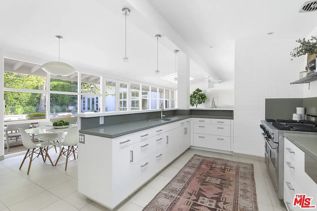 3366 Mandeville Canyon Rd