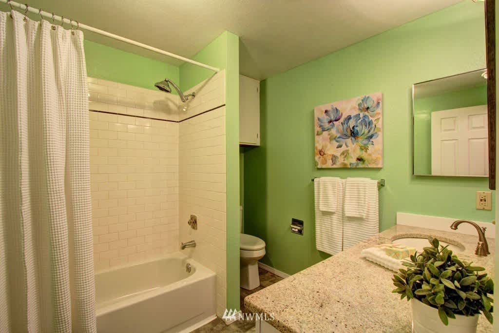 19857 25th Ave NE #303