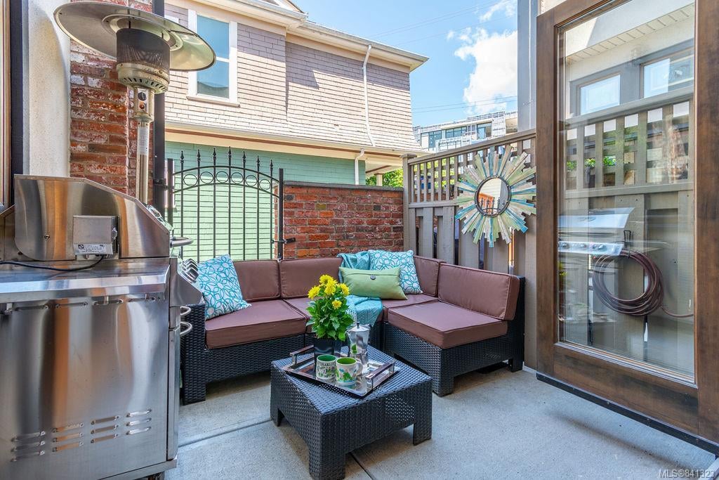 3-440 Parry St