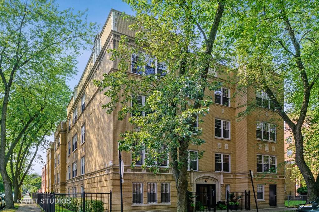 7302 N Wolcott Ave #202