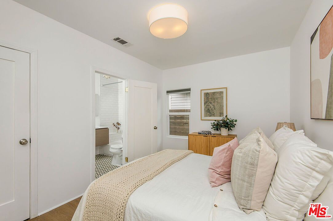 924 Superba Ave