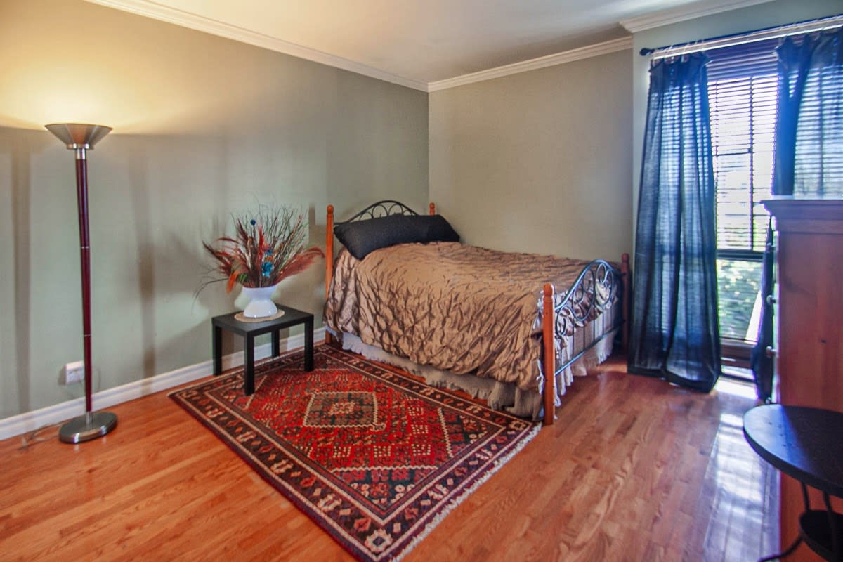 10861 Moorpark St 205 Toluca Lake CA