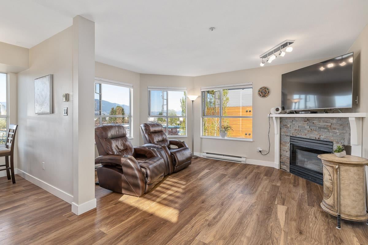 406-2285 Pitt River Rd