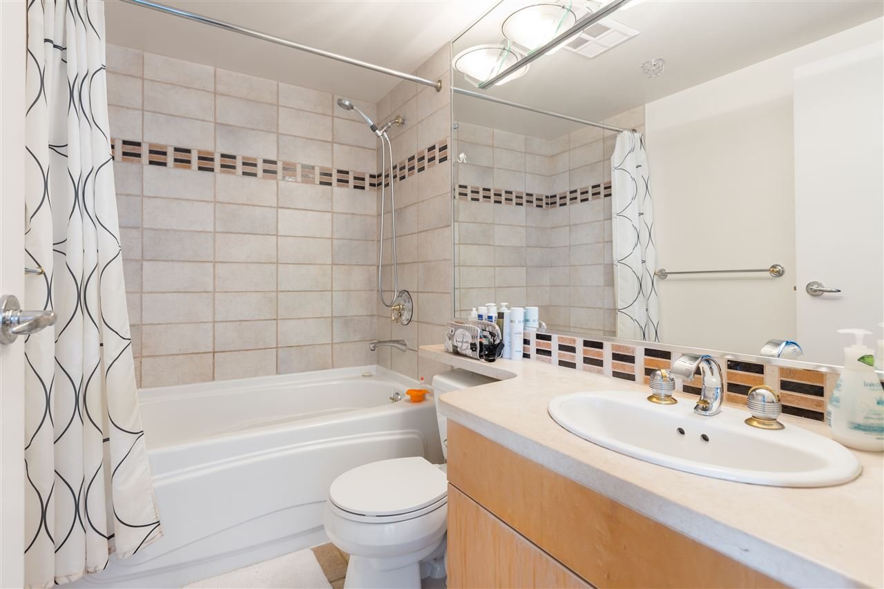 1603-1199 Marinaside Cres