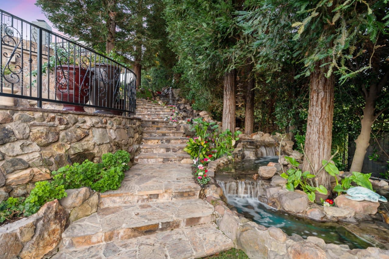 2750 Queens Garden Ct