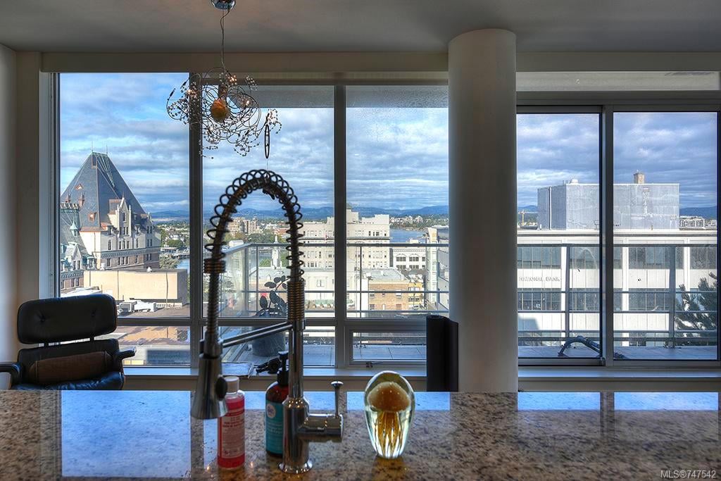 1105-707 Courtney St, Victoria