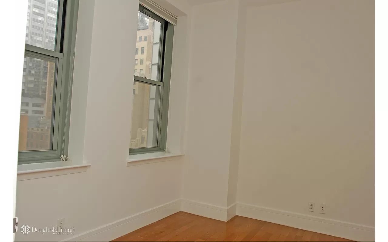 120 Greenwich Street Unit: 10J