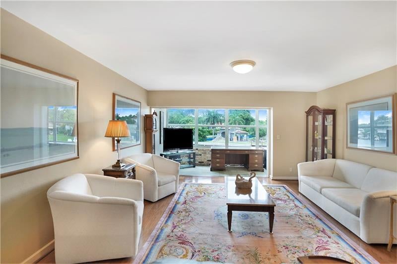 818 SE 4th St Unit #204