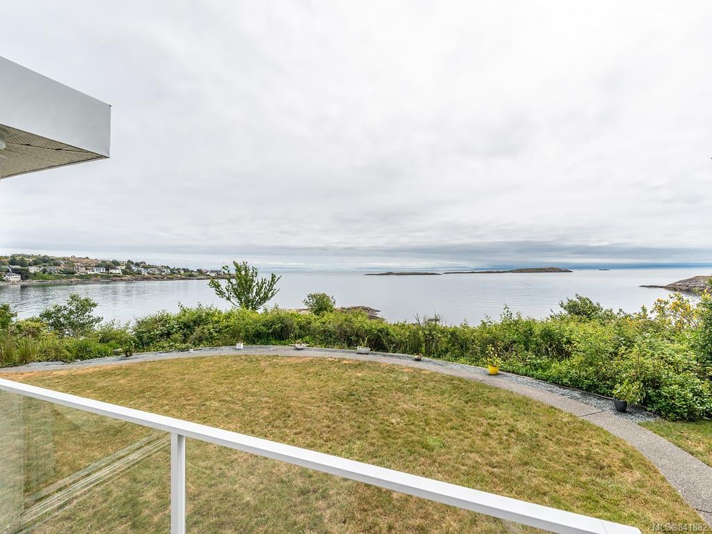207 Beach Dr