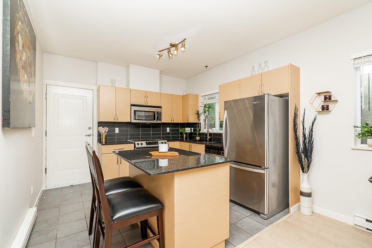 401-1661 Fraser Ave