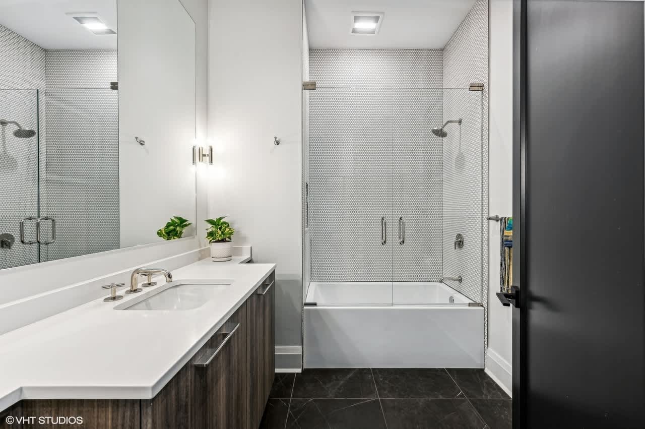 1110 W Schubert