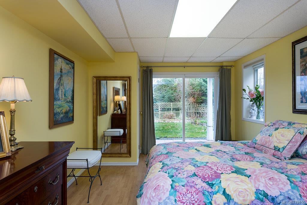 592 Cove Cres